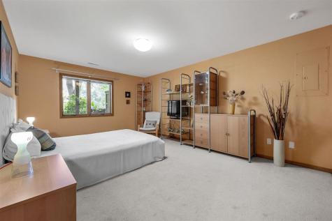 1902 Woodberry Court Iowa City IA 52246