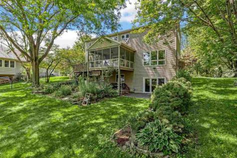 1902 Woodberry Court Iowa City IA 52246