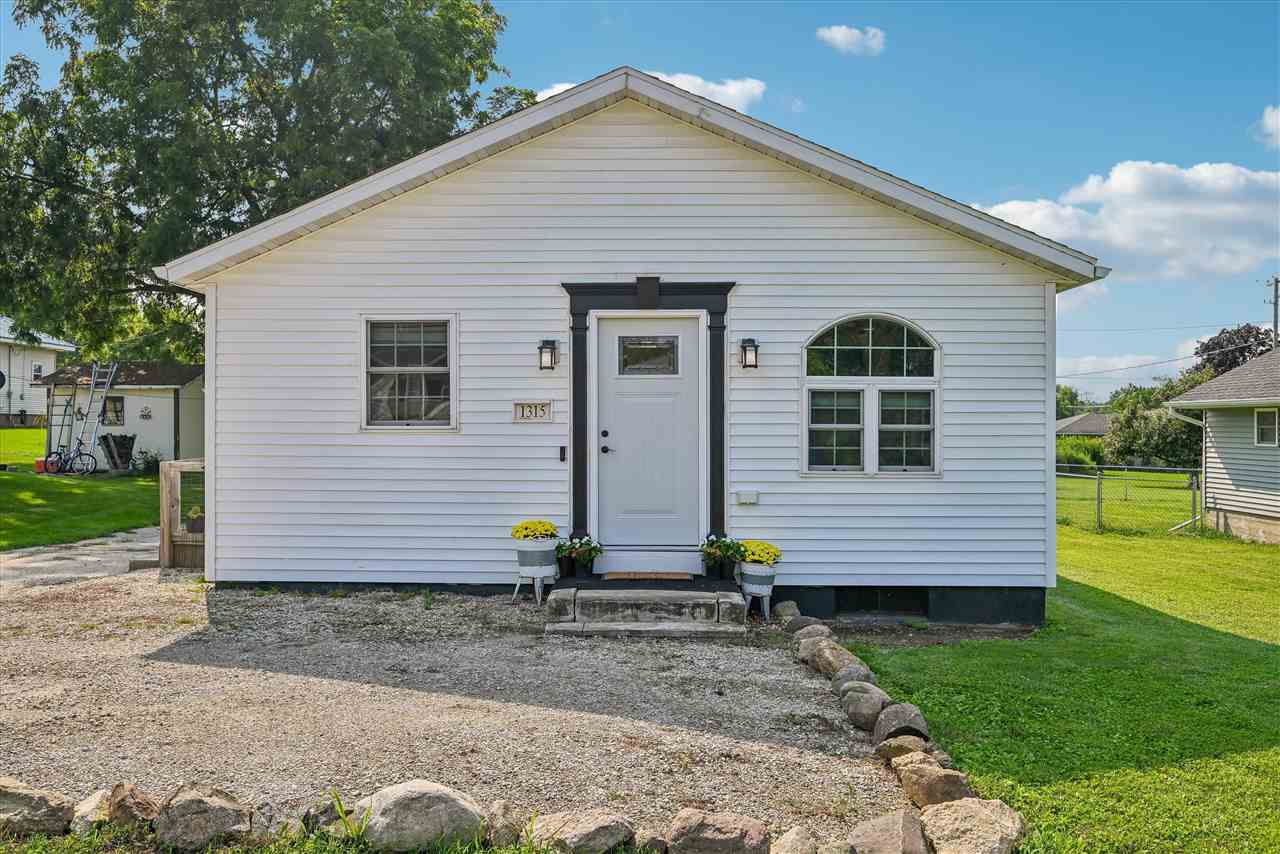 1315 1st Avenue Center Point IA 52213