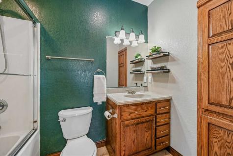 1315 1st Avenue Center Point IA 52213