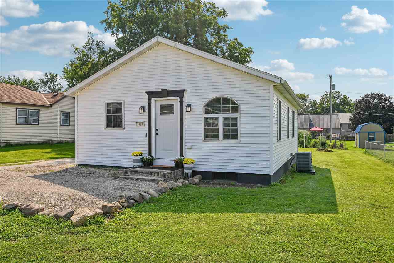 1315 1st Avenue Center Point IA 52213