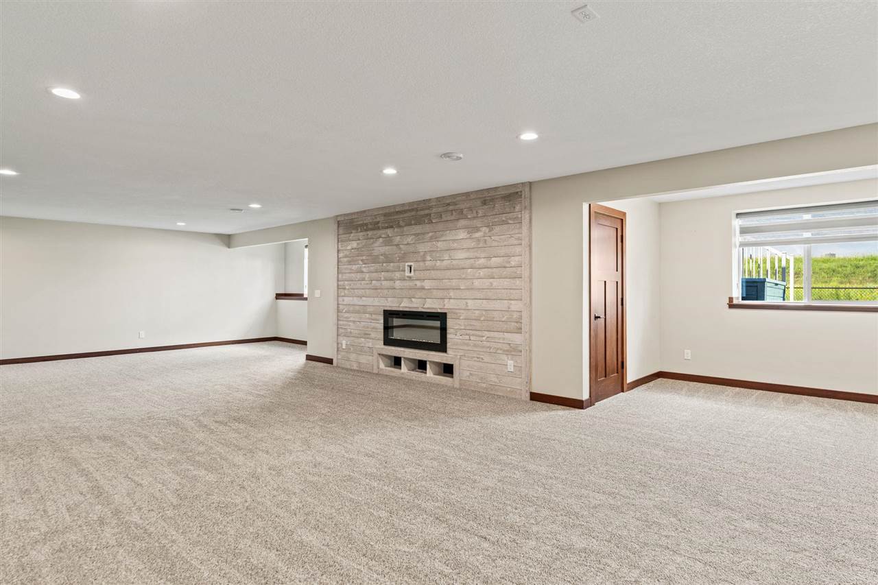 3176 Artesian Road Marion IA 52302