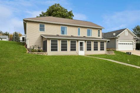 100 Court Street Victor IA 52347