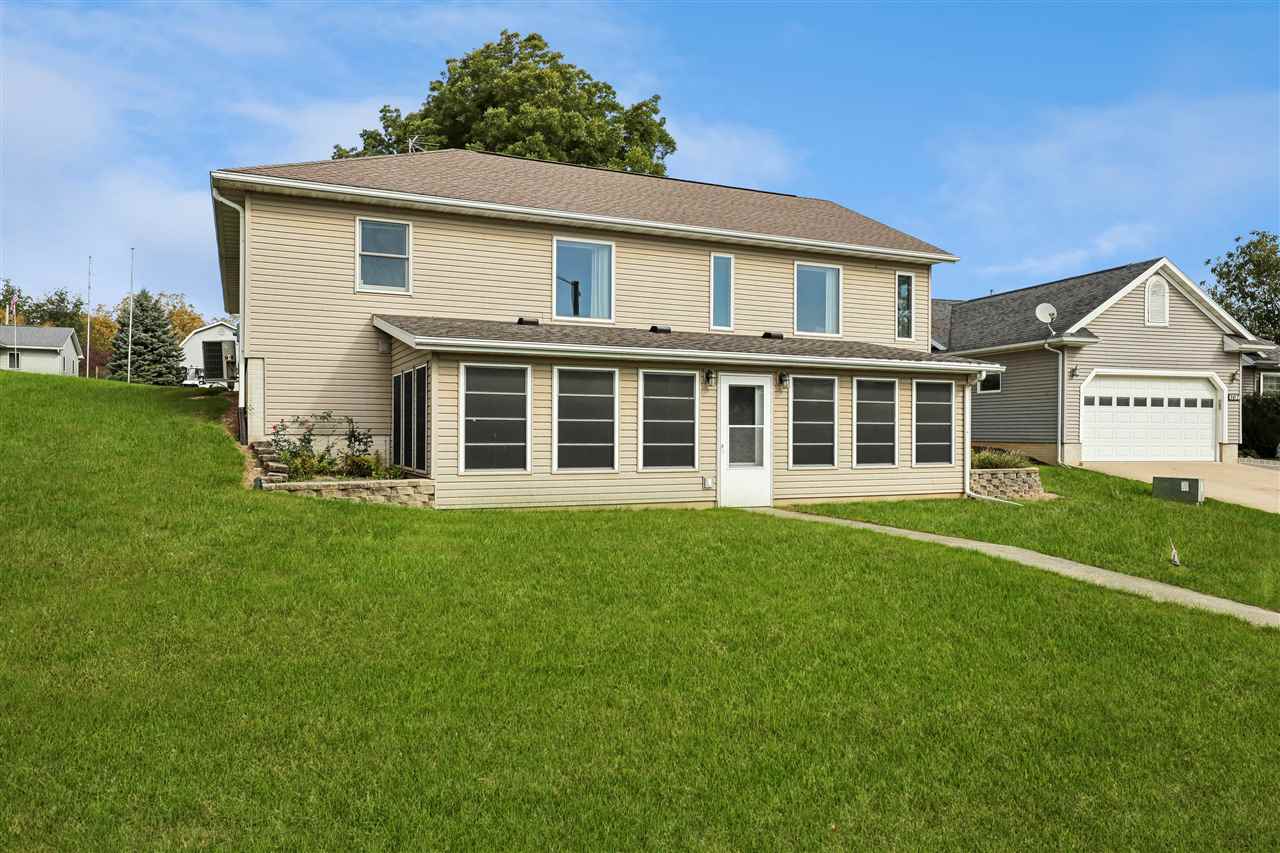 100 Court Street Victor IA 52347