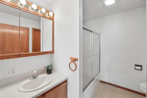 100 Court Street Victor IA 52347