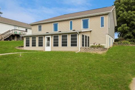100 Court Street Victor IA 52347