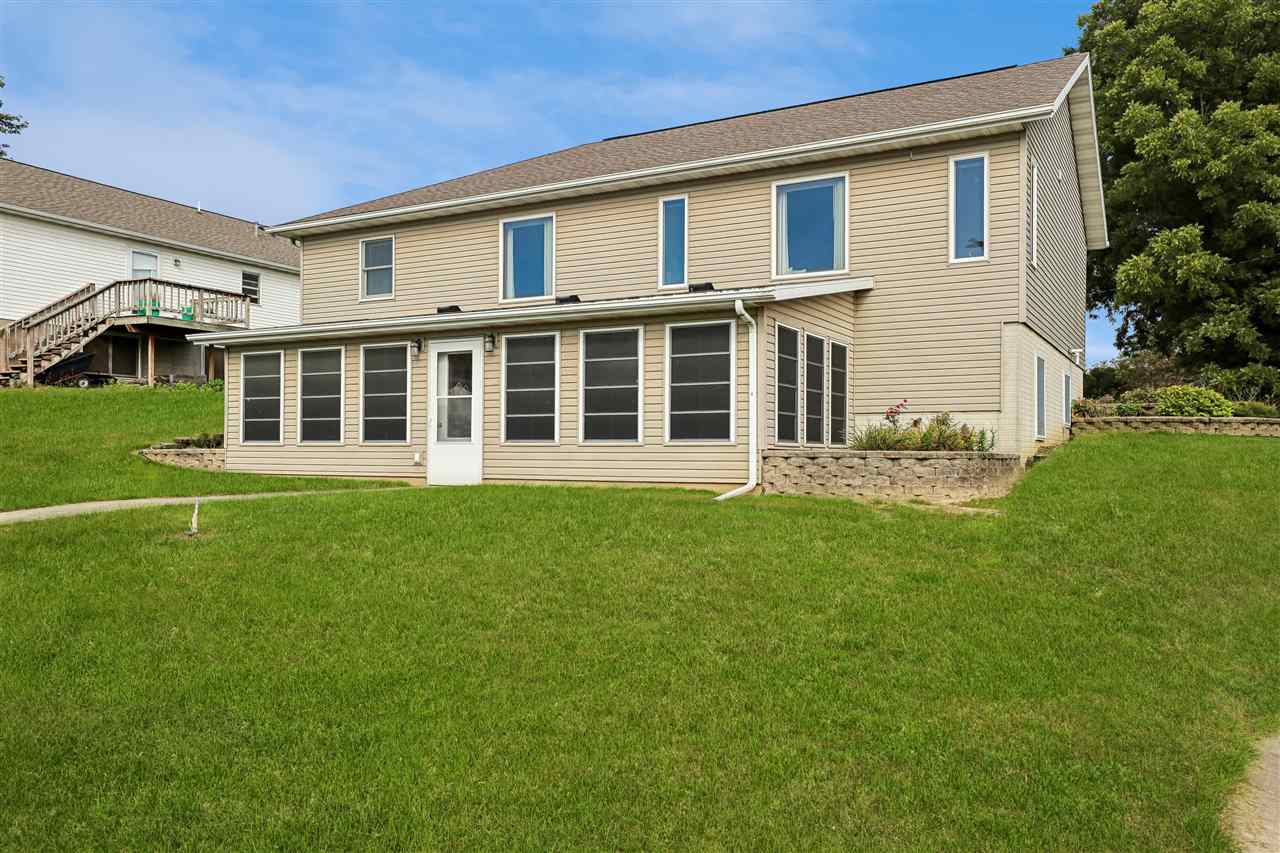 100 Court Street Victor IA 52347