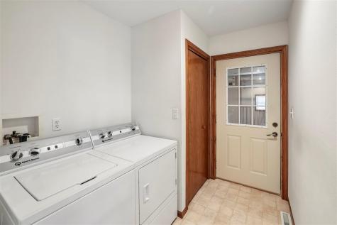 100 Court Street Victor IA 52347