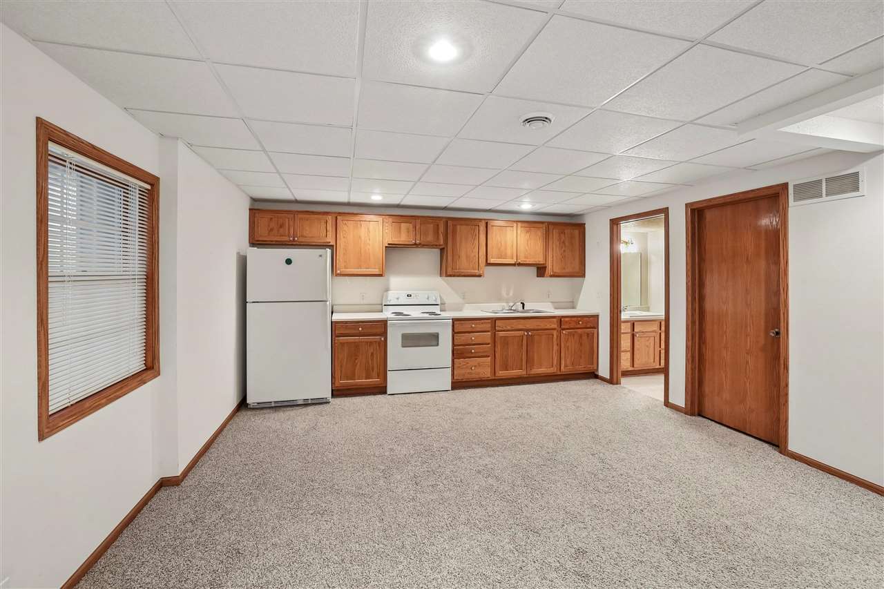 100 Court Street Victor IA 52347