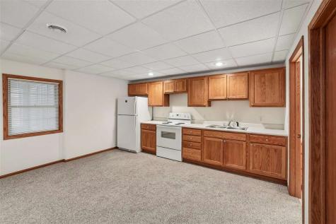 100 Court Street Victor IA 52347