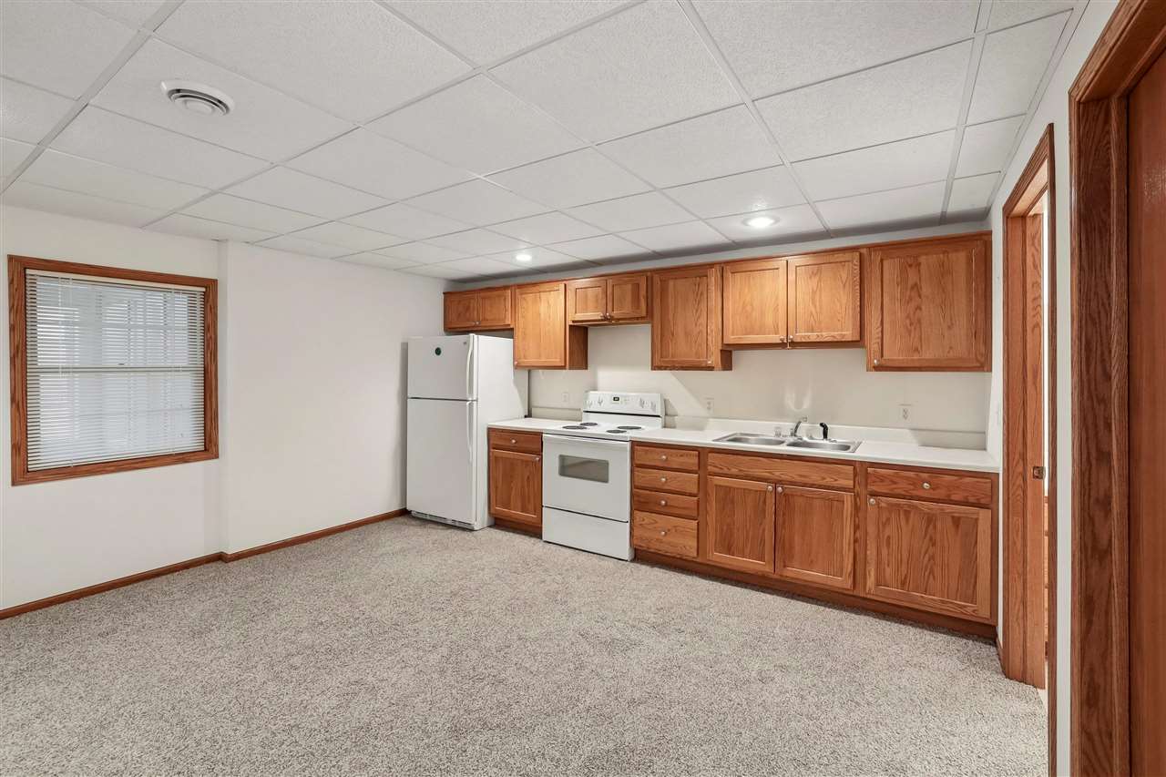 100 Court Street Victor IA 52347