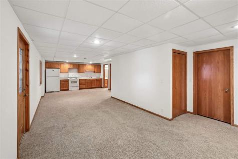 100 Court Street Victor IA 52347