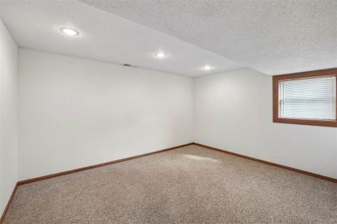 100 Court Street Victor IA 52347