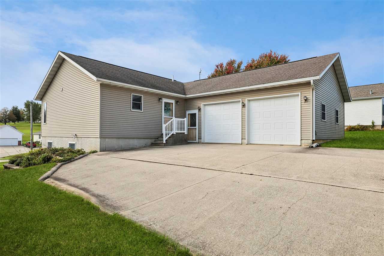 100 Court Street Victor IA 52347