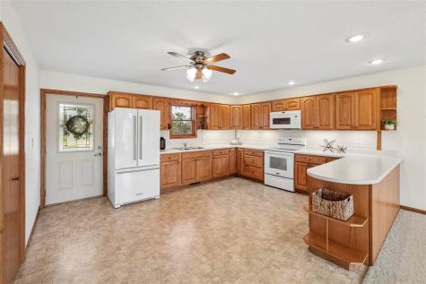 100 Court Street Victor IA 52347