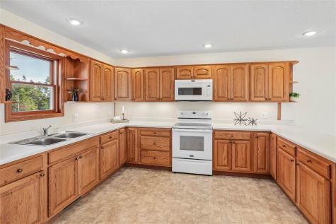 100 Court Street Victor IA 52347