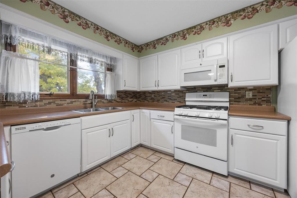 4216 Marilyn Drive NE Cedar Rapids IA 52402