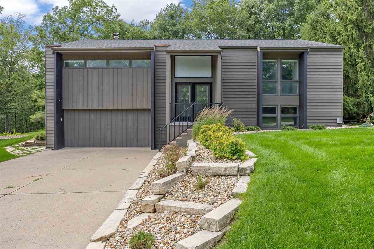 Iowa City IA, 301 N 7th Avenue