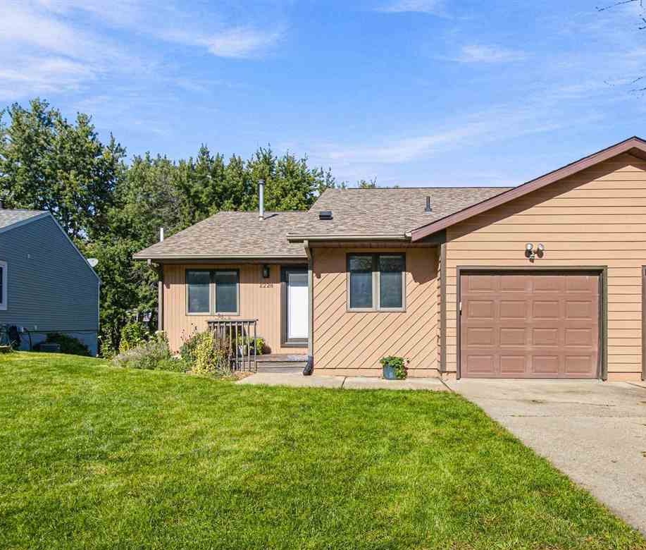 2228 Plaen View Drive Iowa City IA 52246