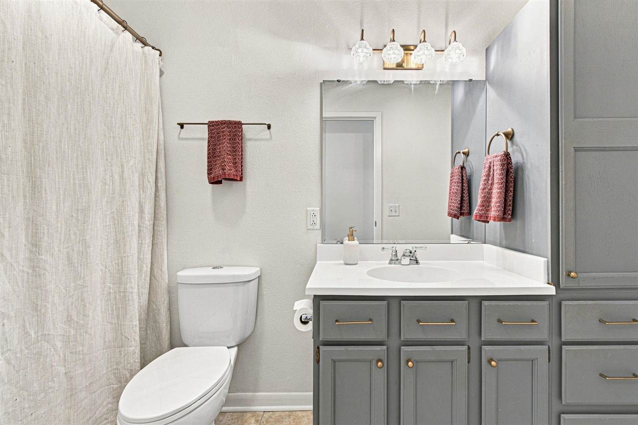 2228 Plaen View Drive Iowa City IA 52246