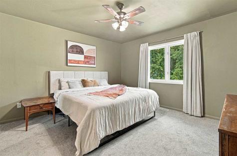 2228 Plaen View Drive Iowa City IA 52246