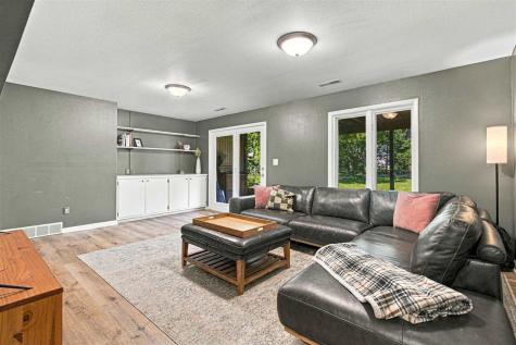 2228 Plaen View Drive Iowa City IA 52246