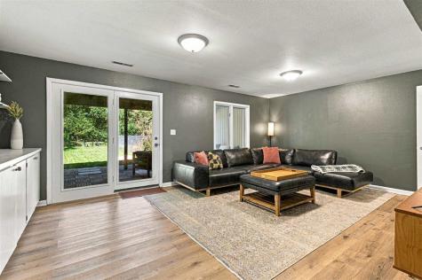 2228 Plaen View Drive Iowa City IA 52246