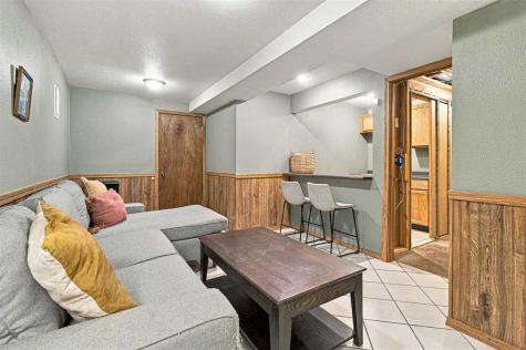 2228 Plaen View Drive Iowa City IA 52246
