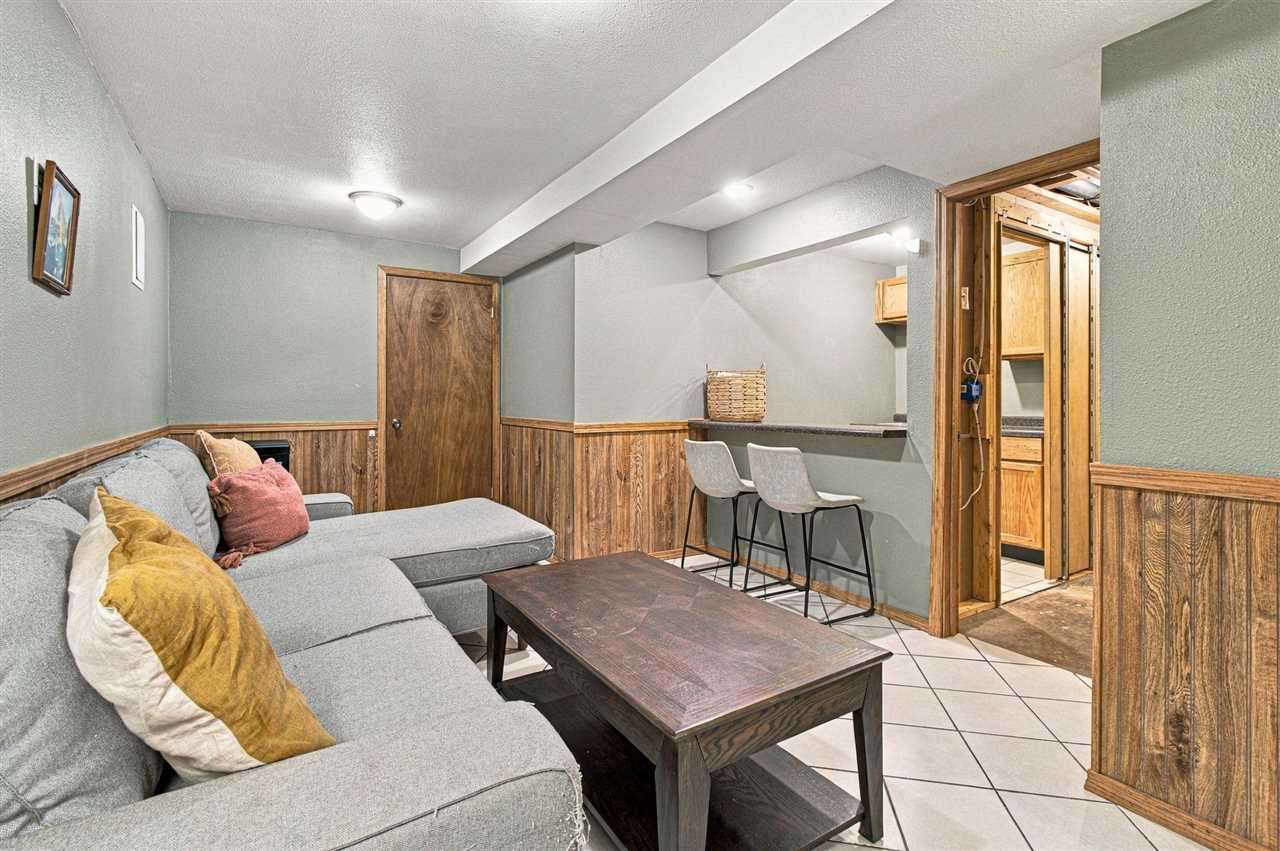 2228 Plaen View Drive Iowa City IA 52246