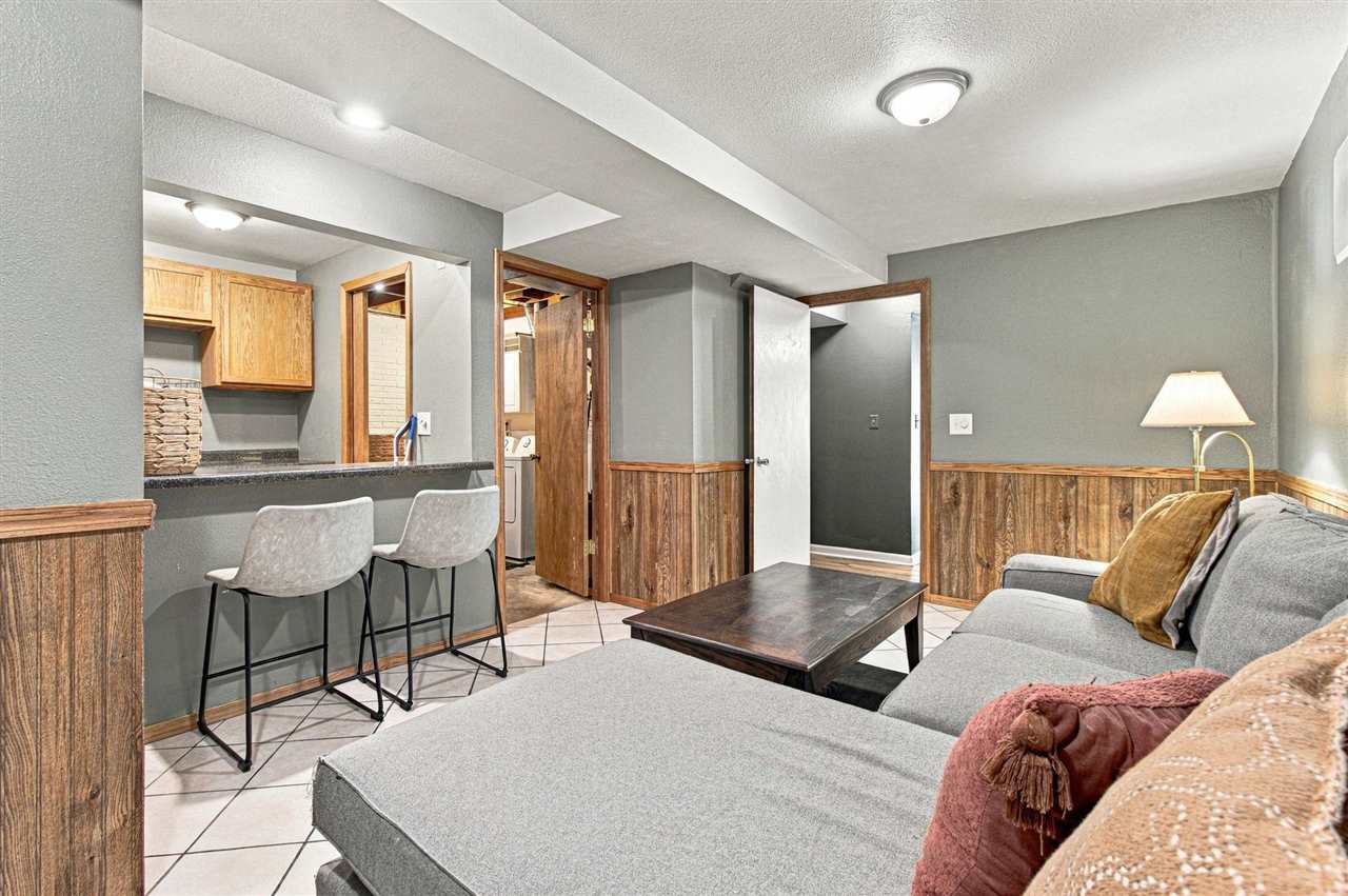 2228 Plaen View Drive Iowa City IA 52246