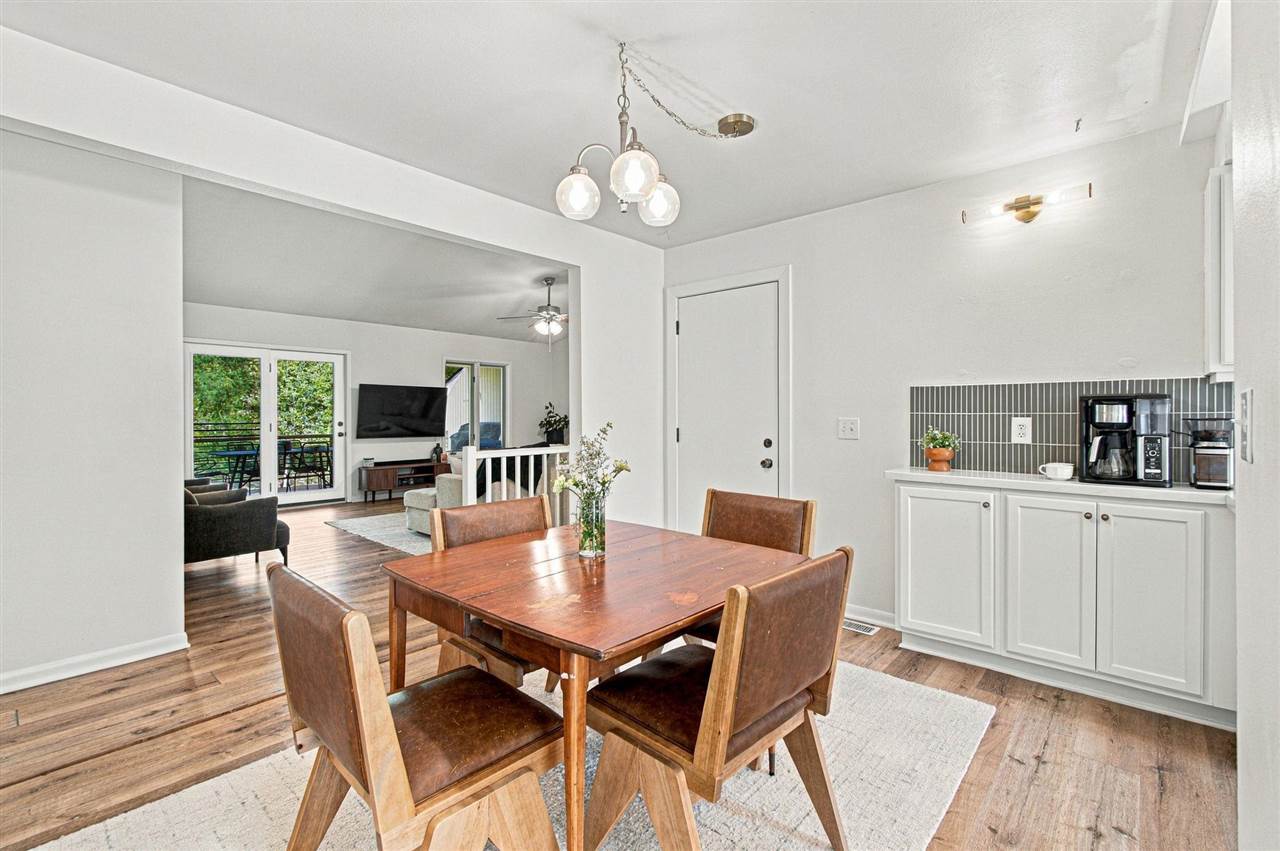 2228 Plaen View Drive Iowa City IA 52246
