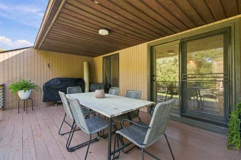 2228 Plaen View Drive Iowa City IA 52246