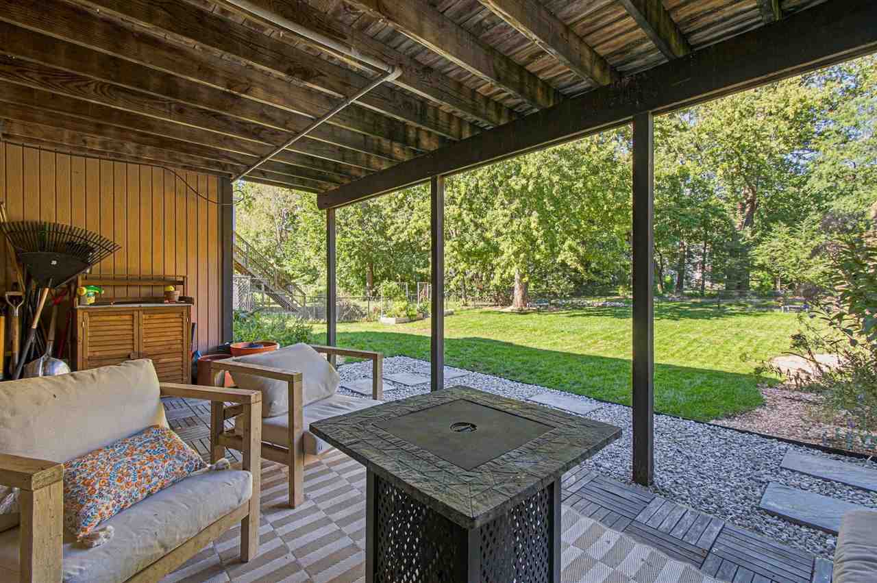 2228 Plaen View Drive Iowa City IA 52246