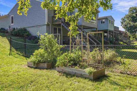 2228 Plaen View Drive Iowa City IA 52246