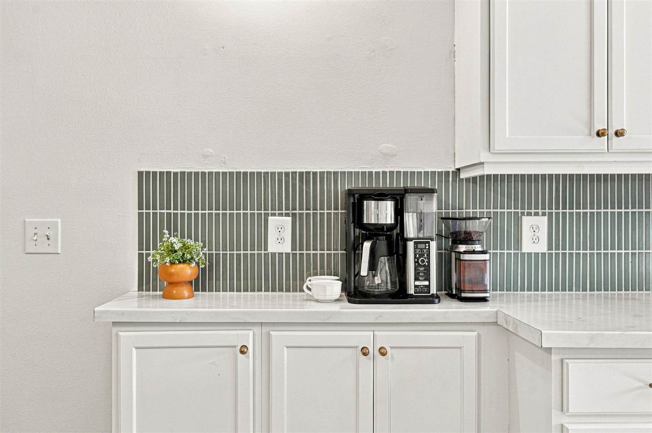 2228 Plaen View Drive Iowa City IA 52246