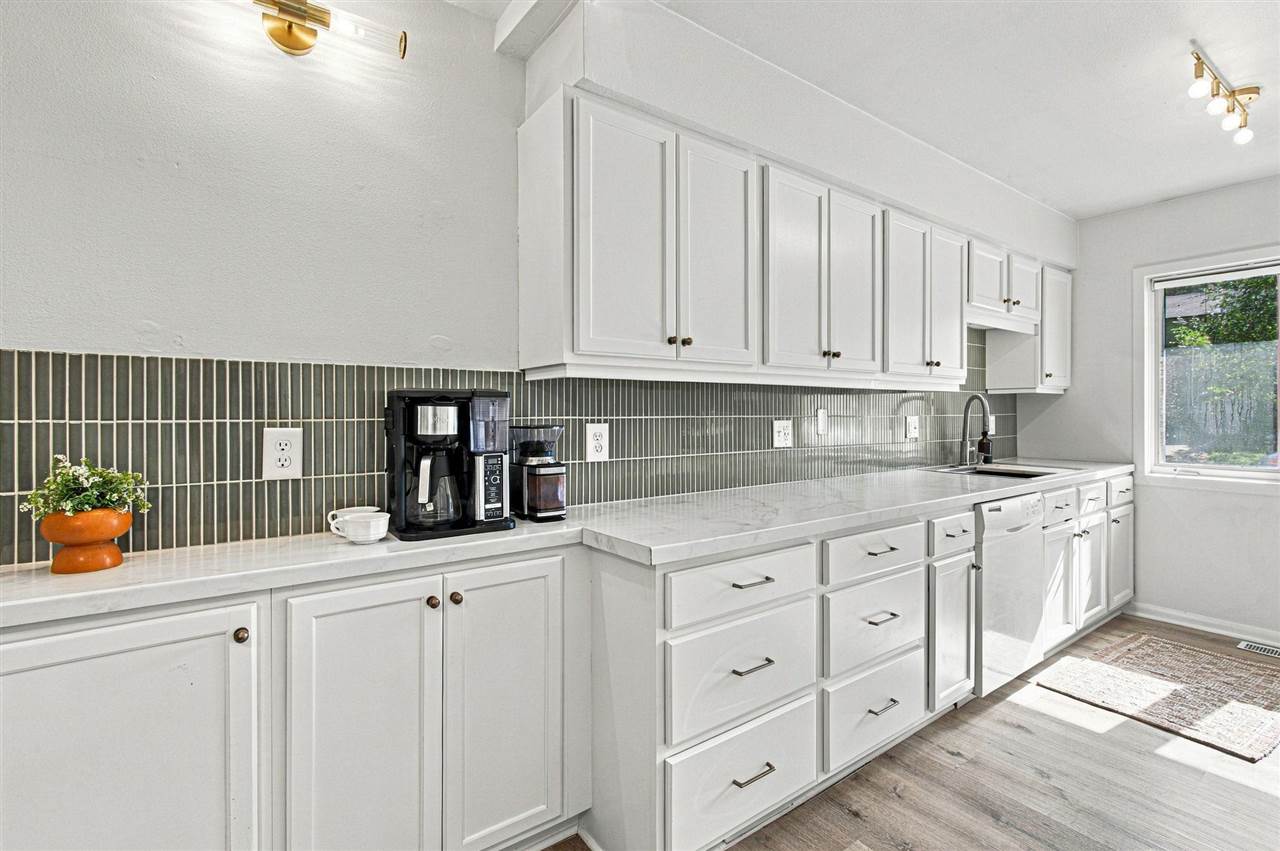 2228 Plaen View Drive Iowa City IA 52246