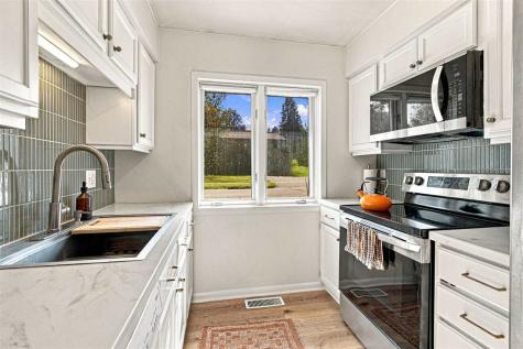 2228 Plaen View Drive Iowa City IA 52246