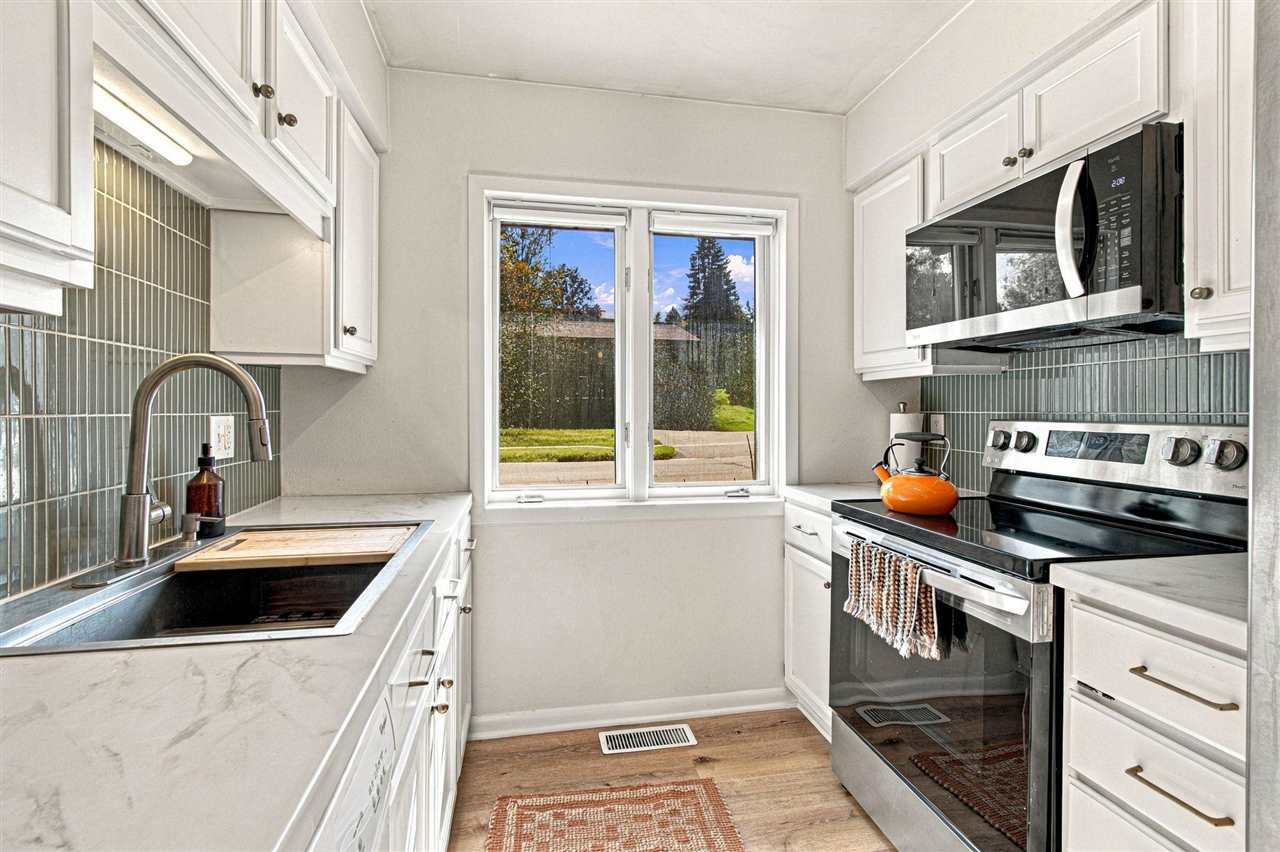 2228 Plaen View Drive Iowa City IA 52246
