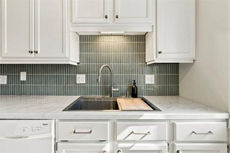 2228 Plaen View Drive Iowa City IA 52246