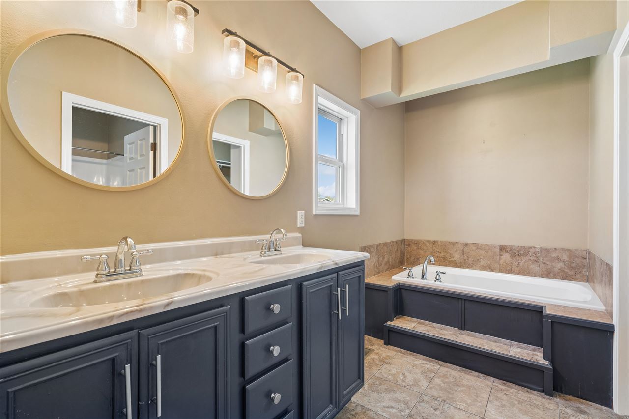 5012 SW Hay Field Court Cedar Rapids IA 52404