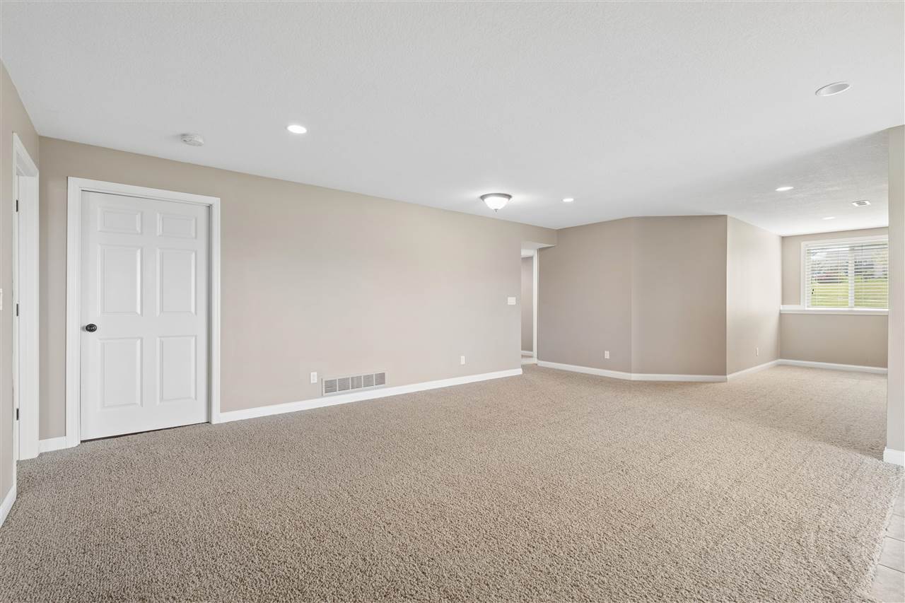 5012 SW Hay Field Court Cedar Rapids IA 52404