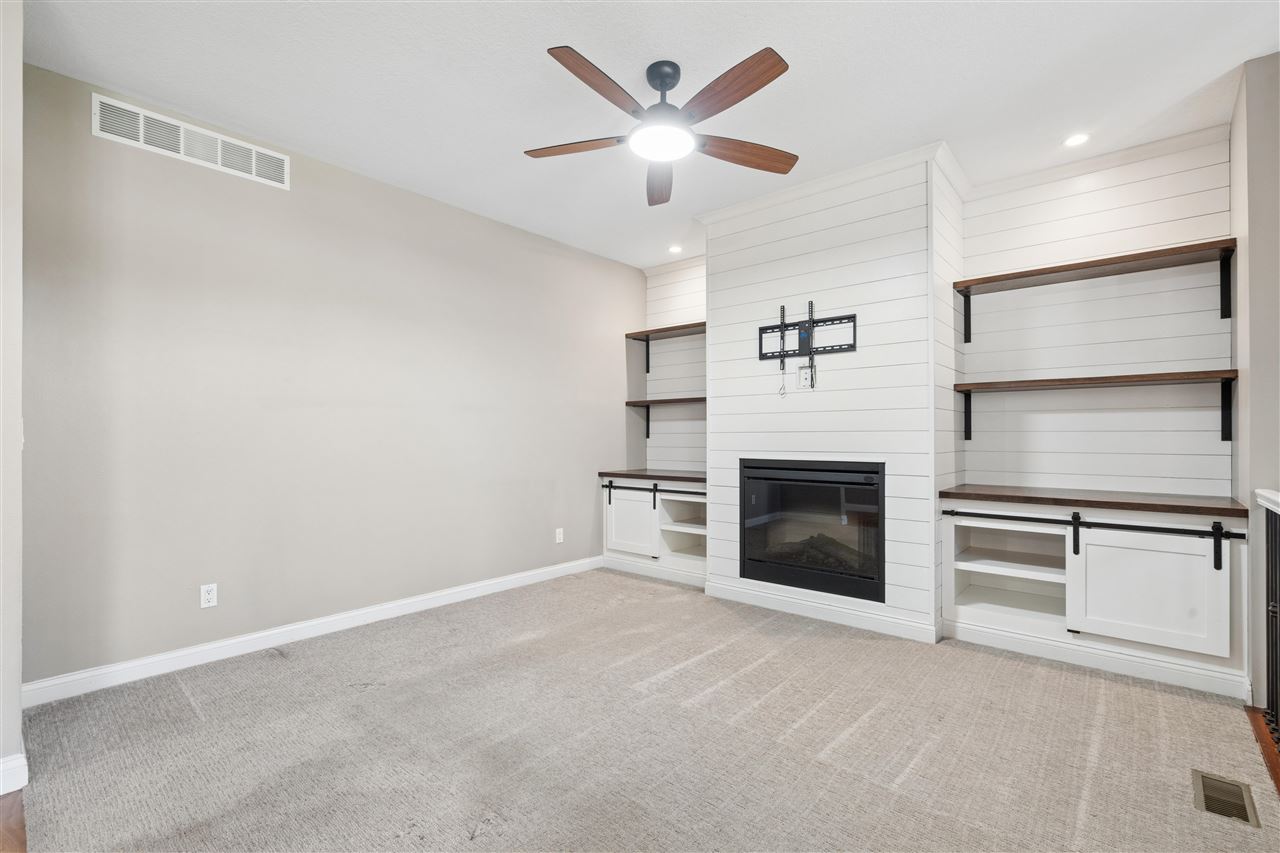 5012 SW Hay Field Court Cedar Rapids IA 52404