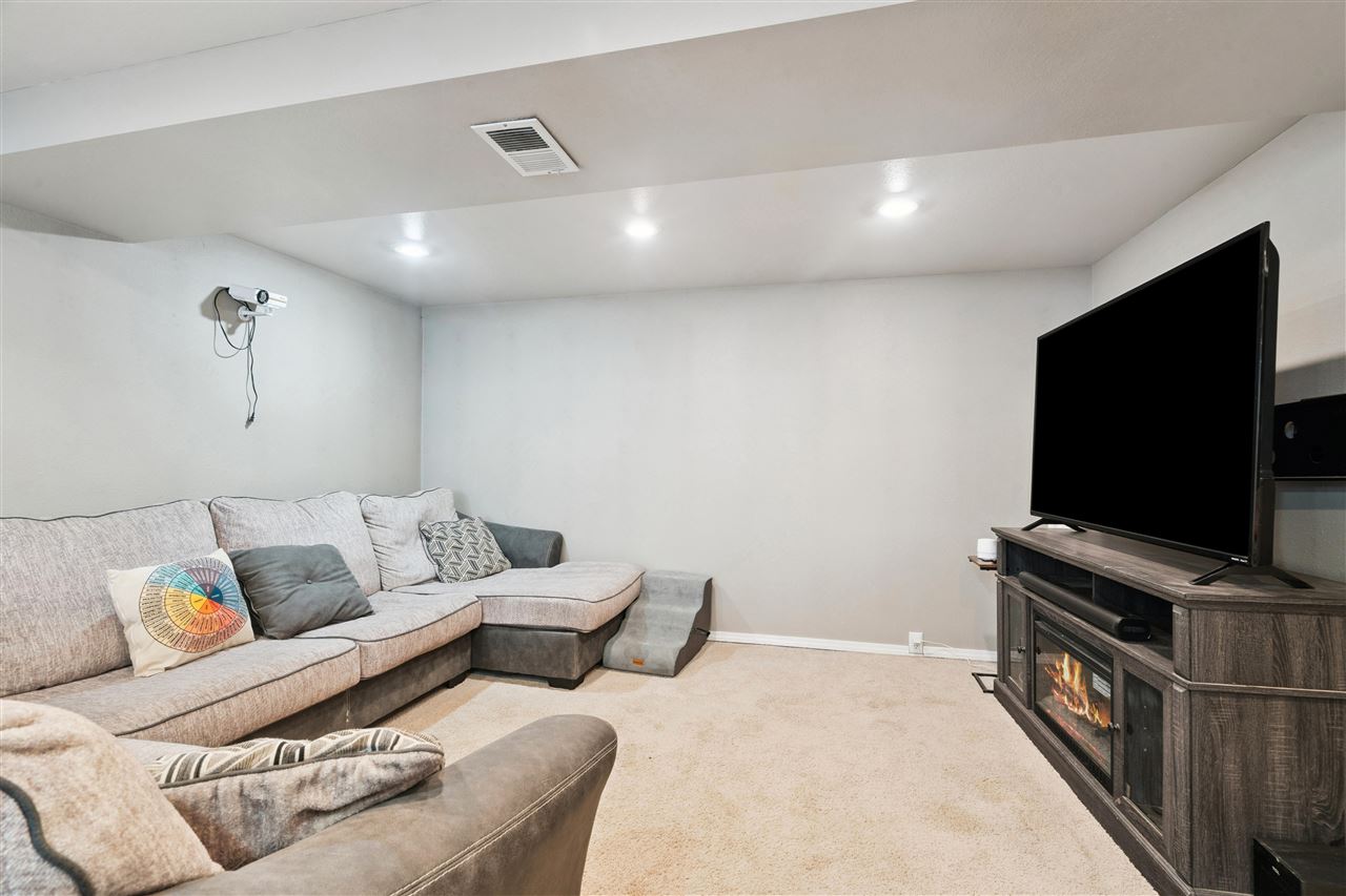 6319 Eastview Avenue SW Cedar Rapids IA 52404