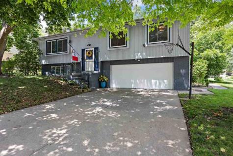 16 Ealing Drive Iowa City IA 52246