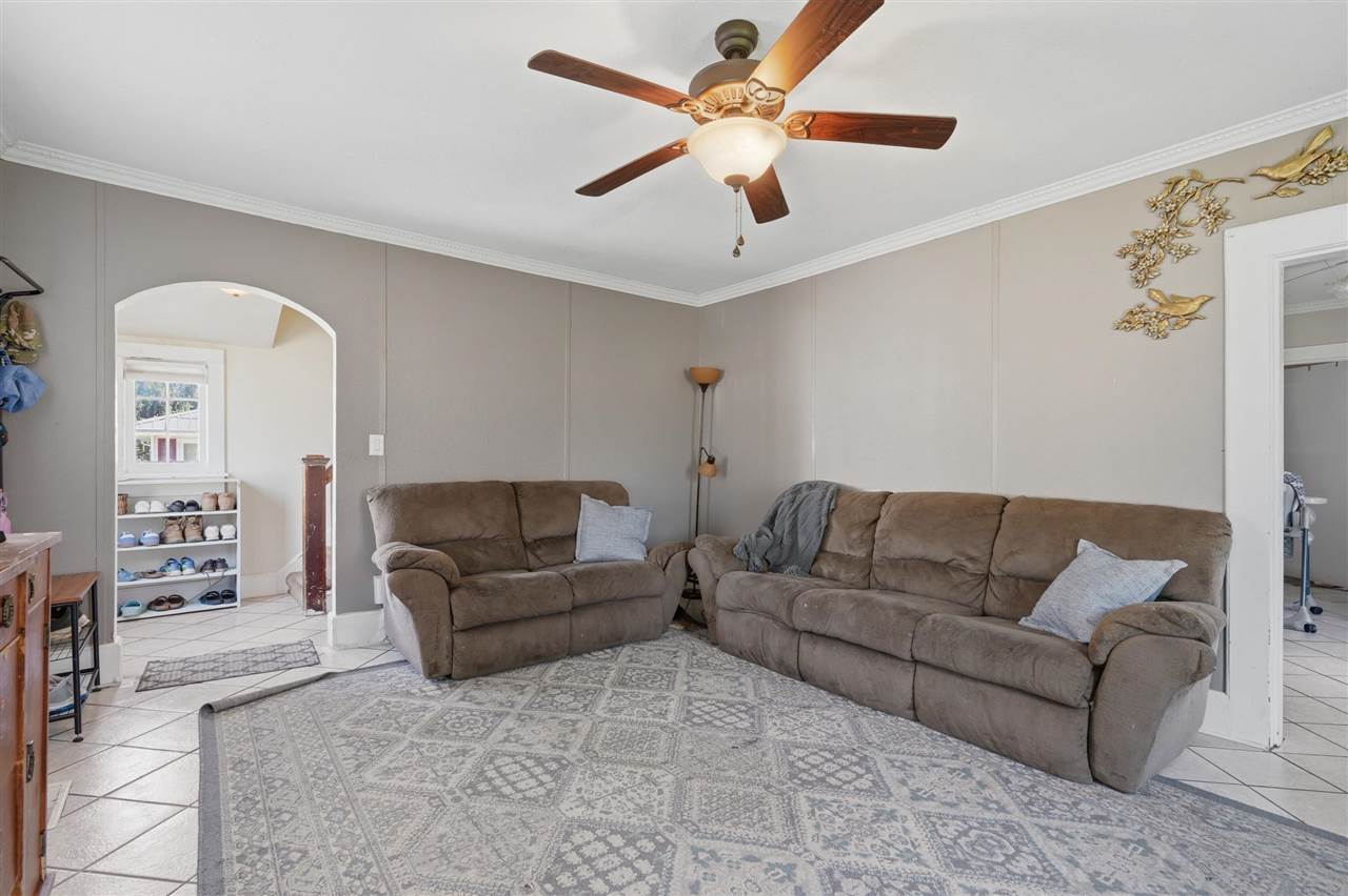 914 S 2nd Avenue Washington IA 52353