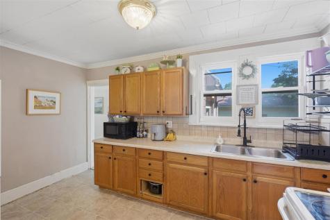 914 S 2nd Avenue Washington IA 52353
