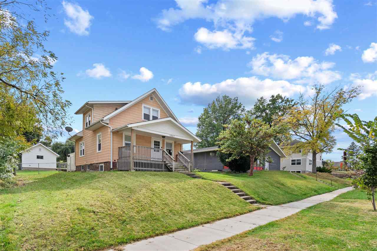 1857 E Avenue NE Cedar Rapids IA 52402