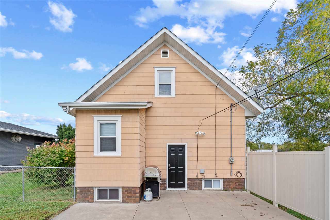 1857 E Avenue NE Cedar Rapids IA 52402