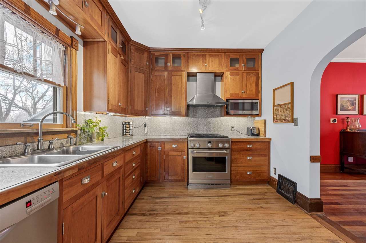 725 S Summit Street Iowa City IA 52240