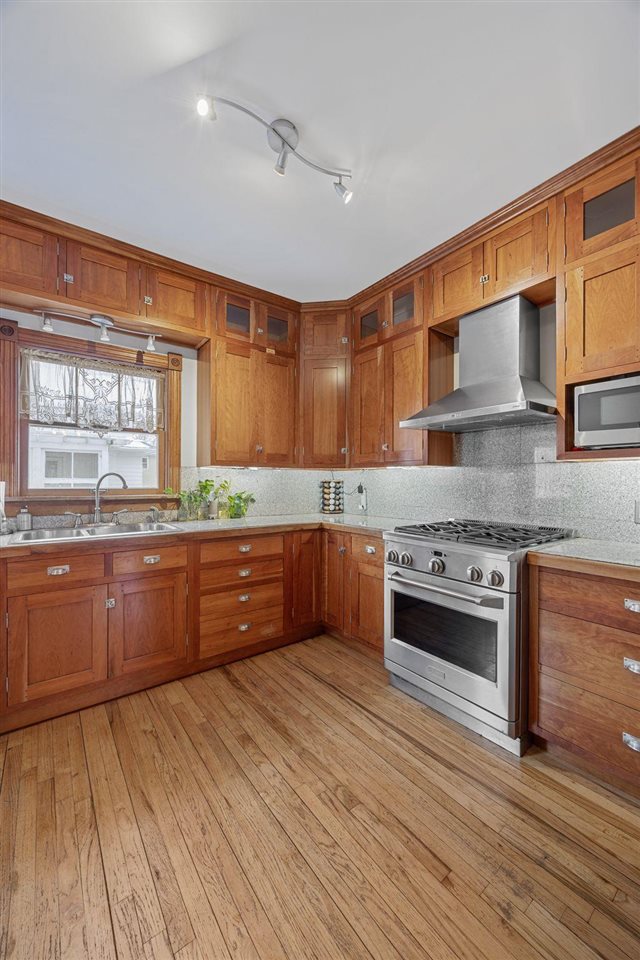 725 S Summit Street Iowa City IA 52240